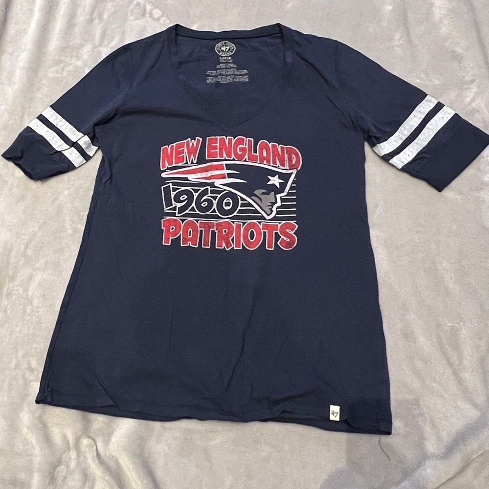 New England Patriots tee. Women’s size L.